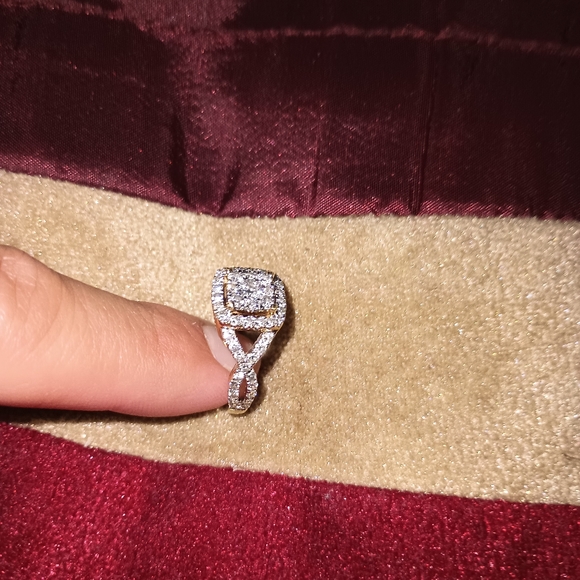 Diamond wedding rings - Picture 2 of 4